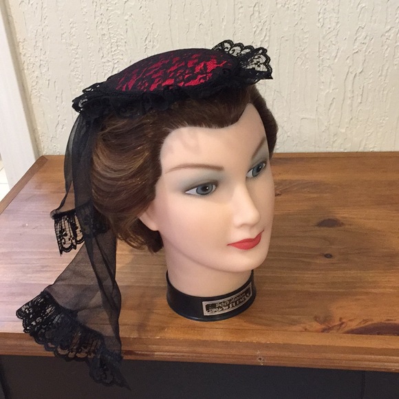 Red satin and lace veiled Fascinator - Picture 2 of 8